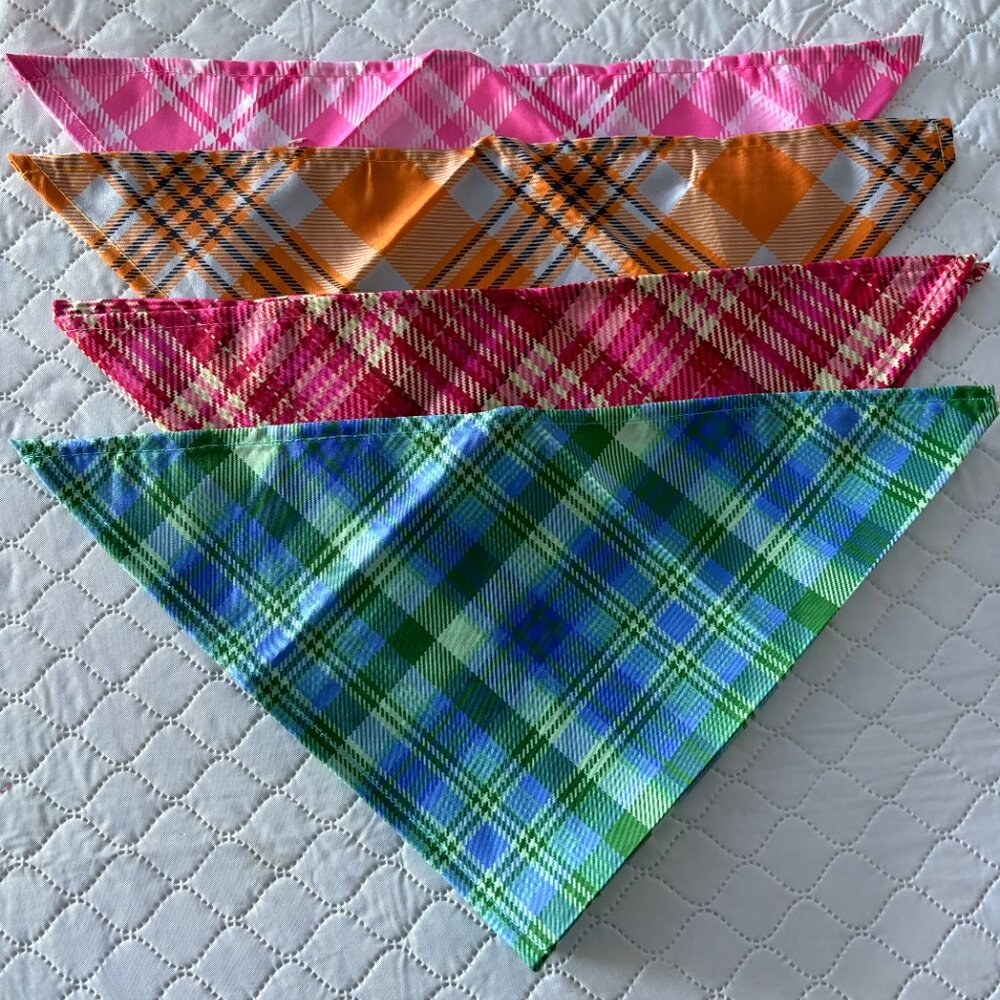 NEW Set of 4 Plaid Dog Triangle Bandana Small Breed Size 18.8 x 13.3 x 13.3 inch